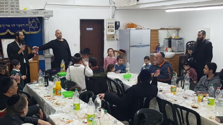 נווה עופר • התושבים התוועדו לרגל "שנת החיים" לנשיאות המלך